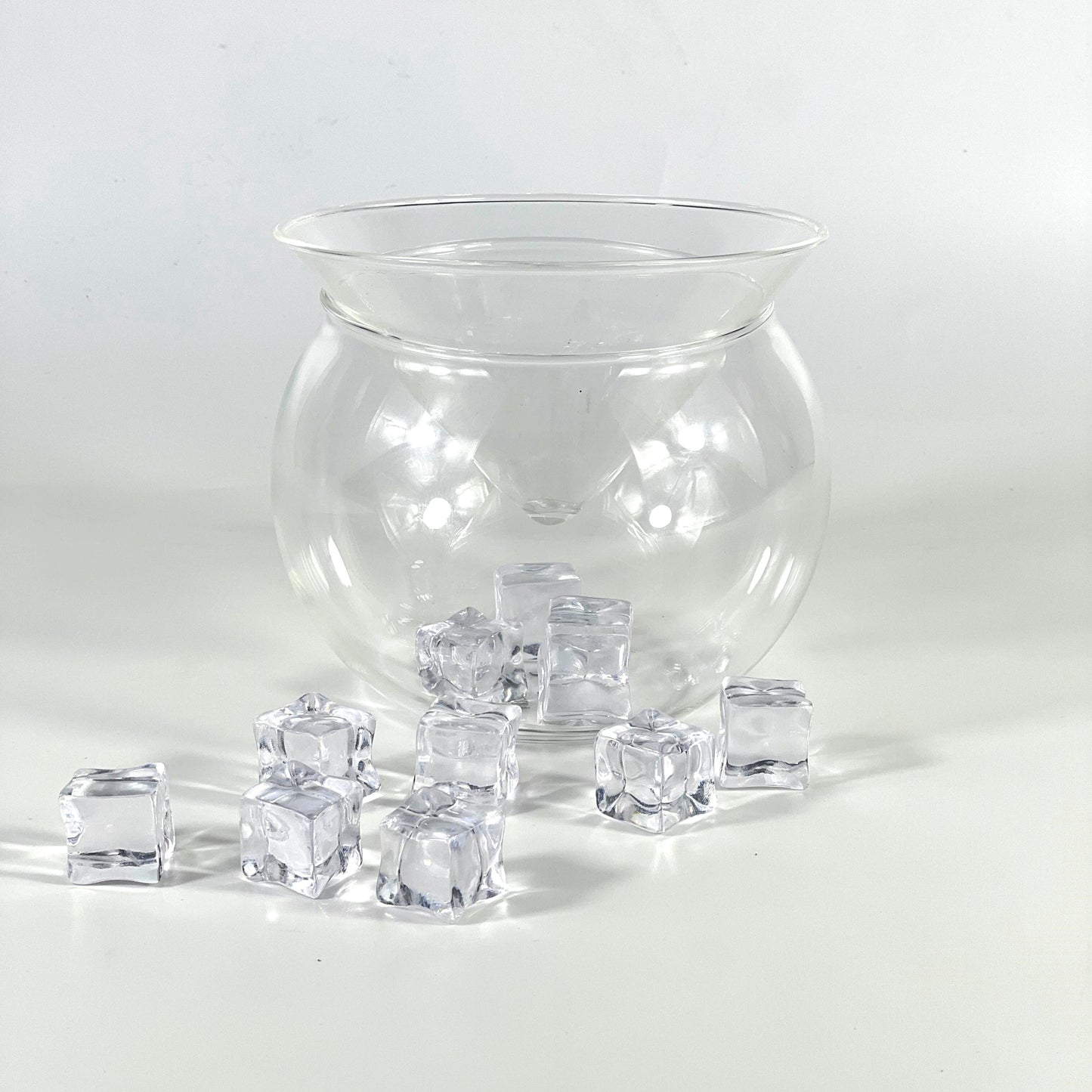 Triangle cocktail crystal glass- L: 12.5*12.3cm