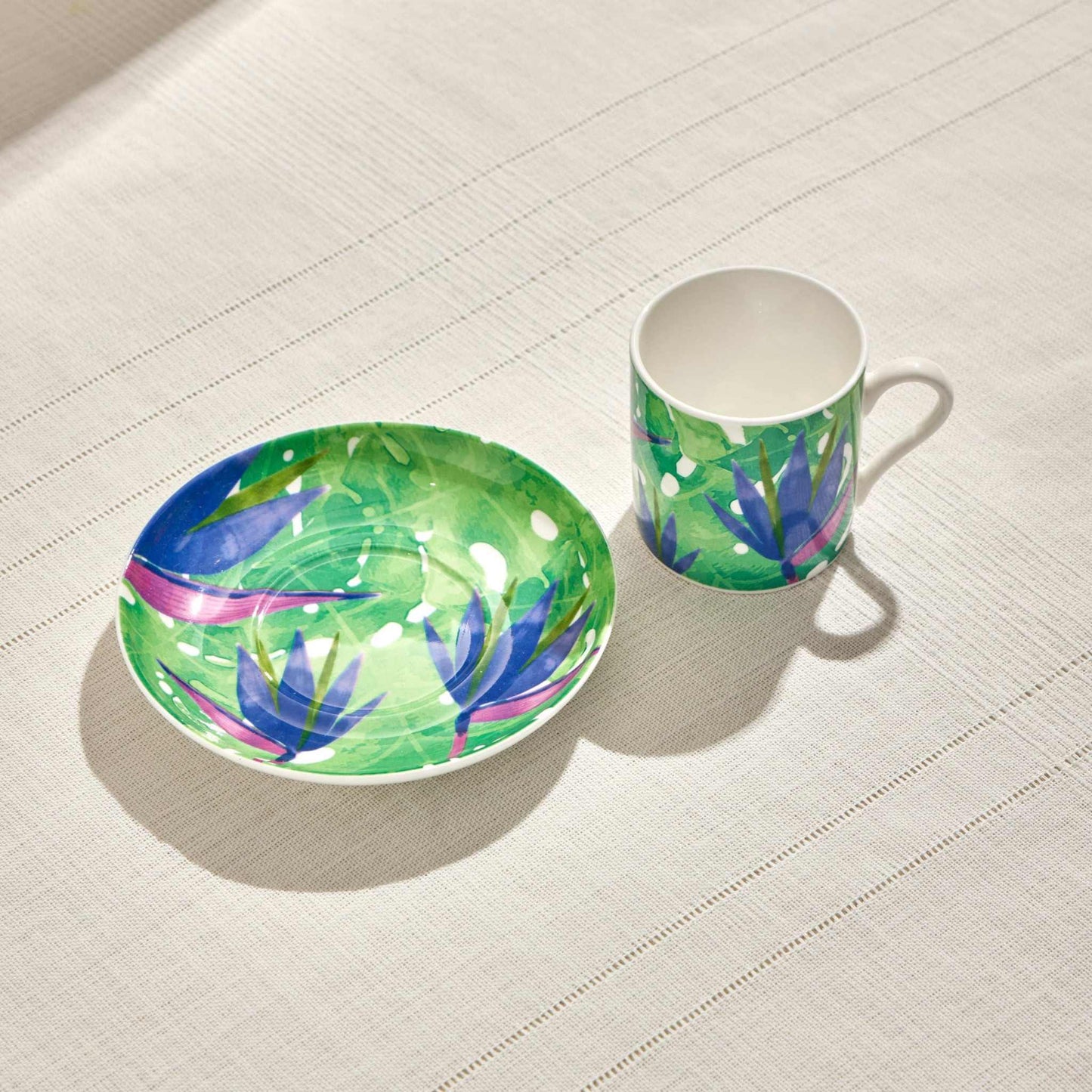 BOTANIC PORCELAIN COFFEE CUP -VIOLETElevate your coffee experience with our Botanic Porcelain Coffee Cup, a perfect blend of elegance and nature-inspired charm. This cup features a delicate botanical dCUP AND SAUCER