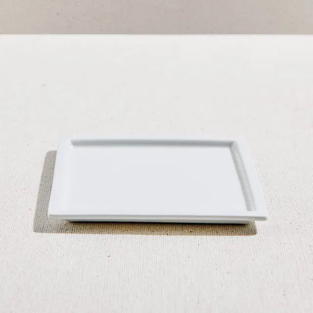 FLAT PORCELAIN K. SERVING PLATE
