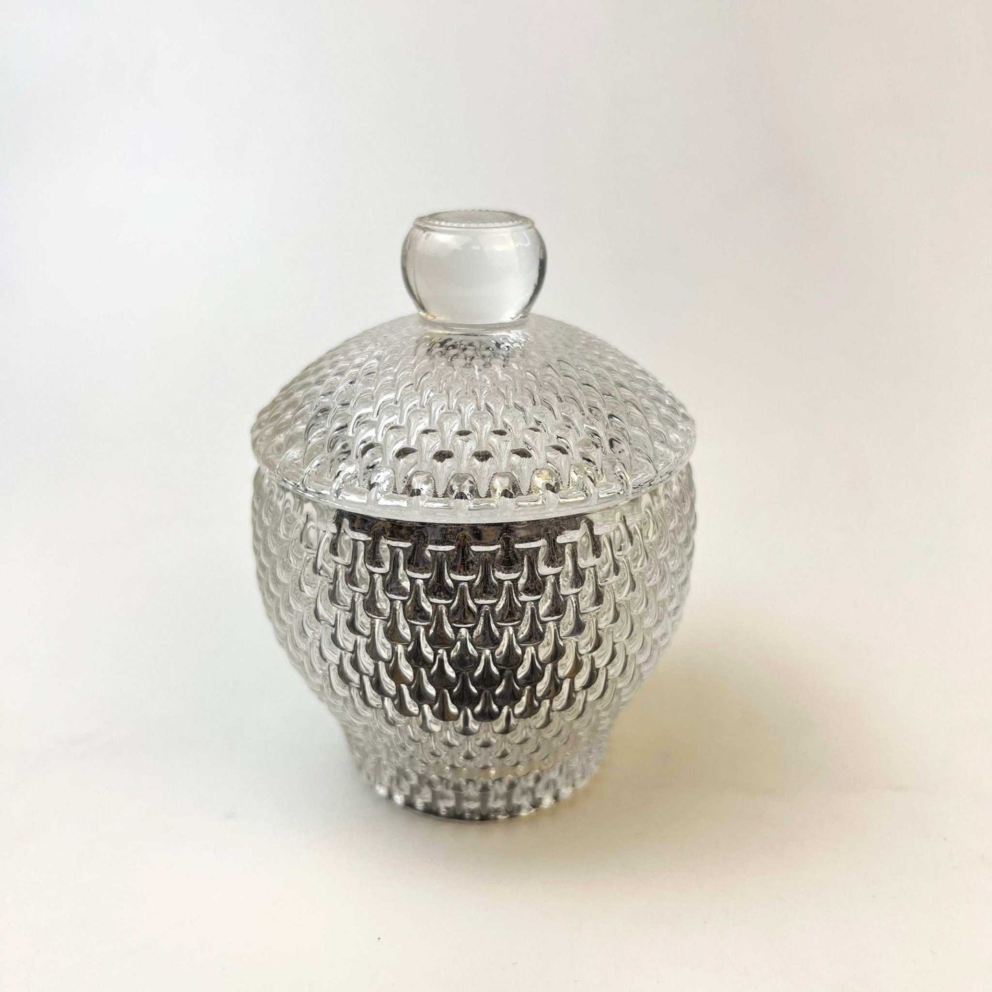 BELLA SUGAR BALL 9 CMElevate your table setting with the Bella Sugar Ball, a beautifully crafted glass container designed to add a touch of sophistication to your home. Featuring a delicGlass