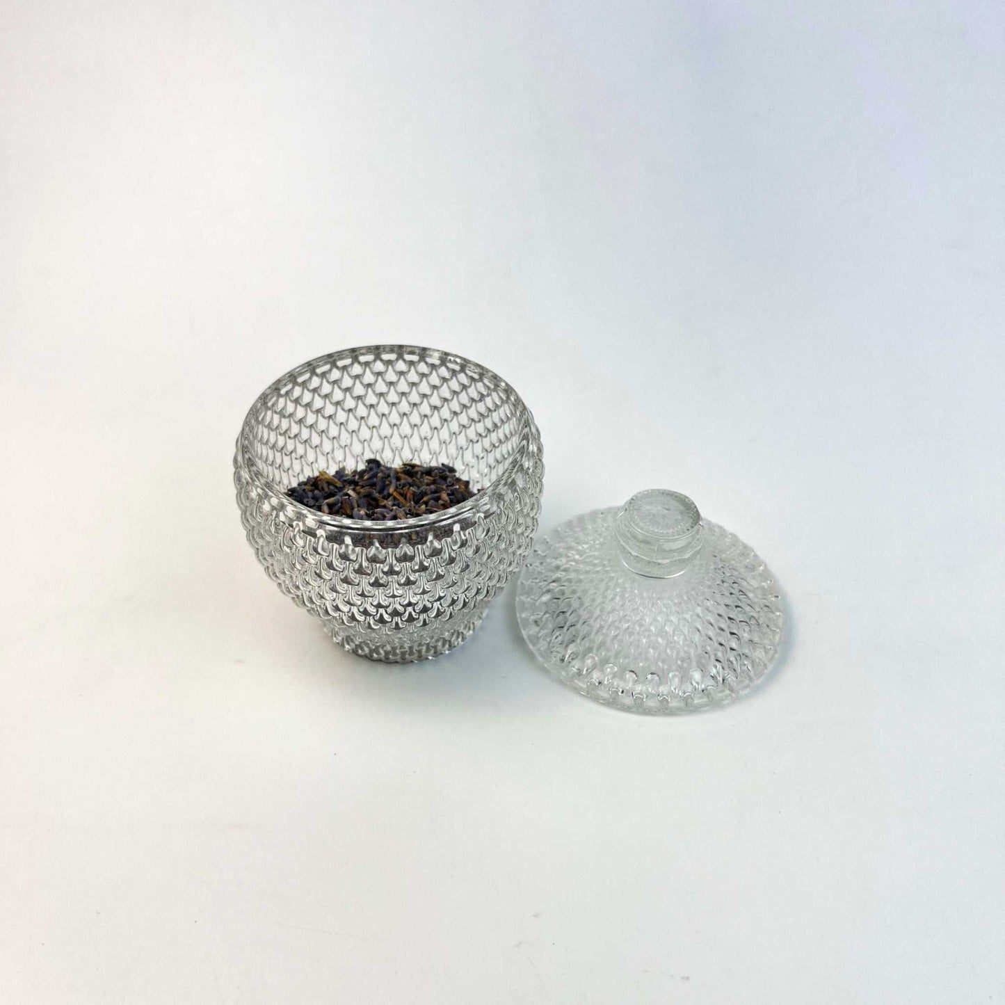 BELLA SUGAR BALL 9 CMElevate your table setting with the Bella Sugar Ball, a beautifully crafted glass container designed to add a touch of sophistication to your home. Featuring a delicGlass
