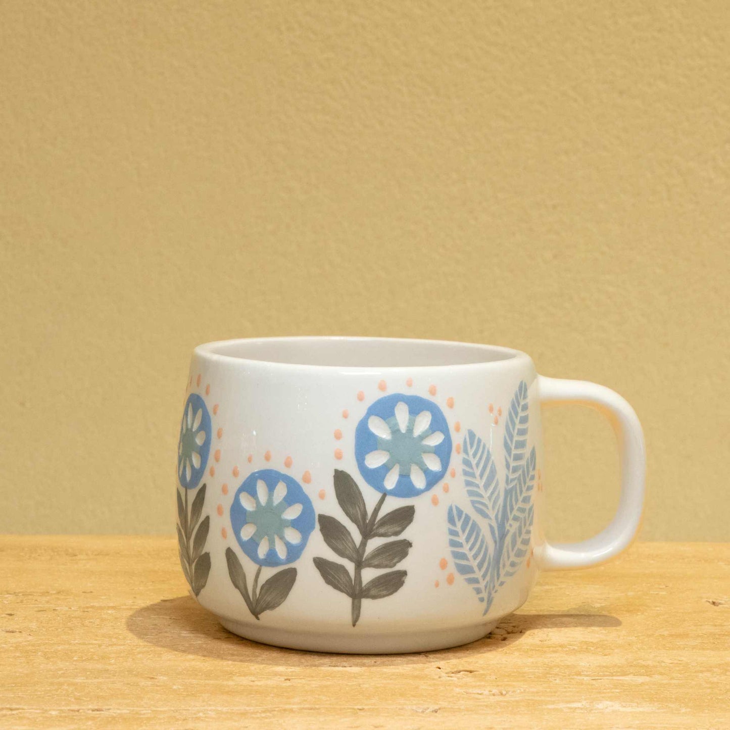 Personalized gold monogram ceramic mug with floral design, featuring "BEST BROTHER" inscription.