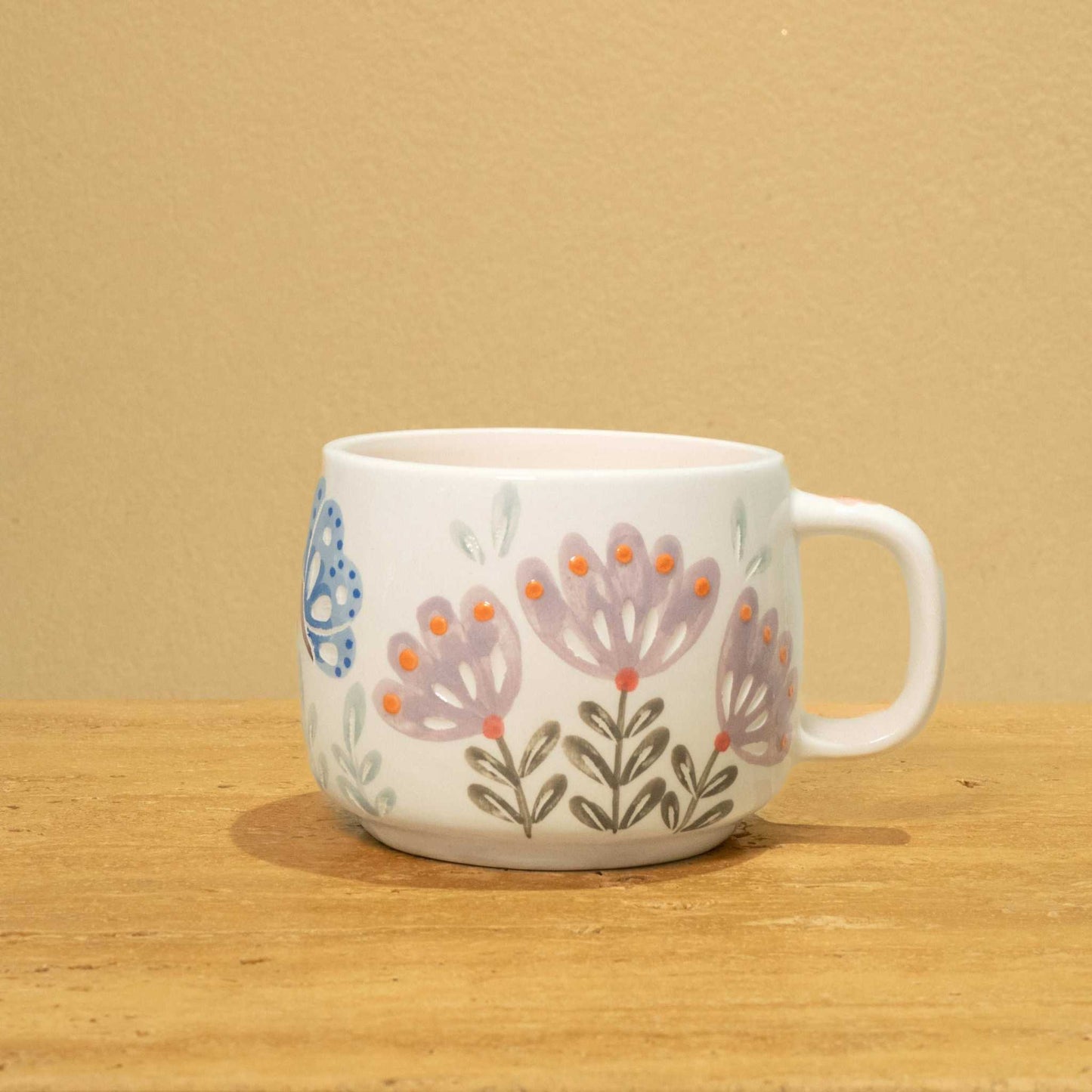 Personalized gold Arabic monogram ceramic mug with floral design for "Best Sister in the World."