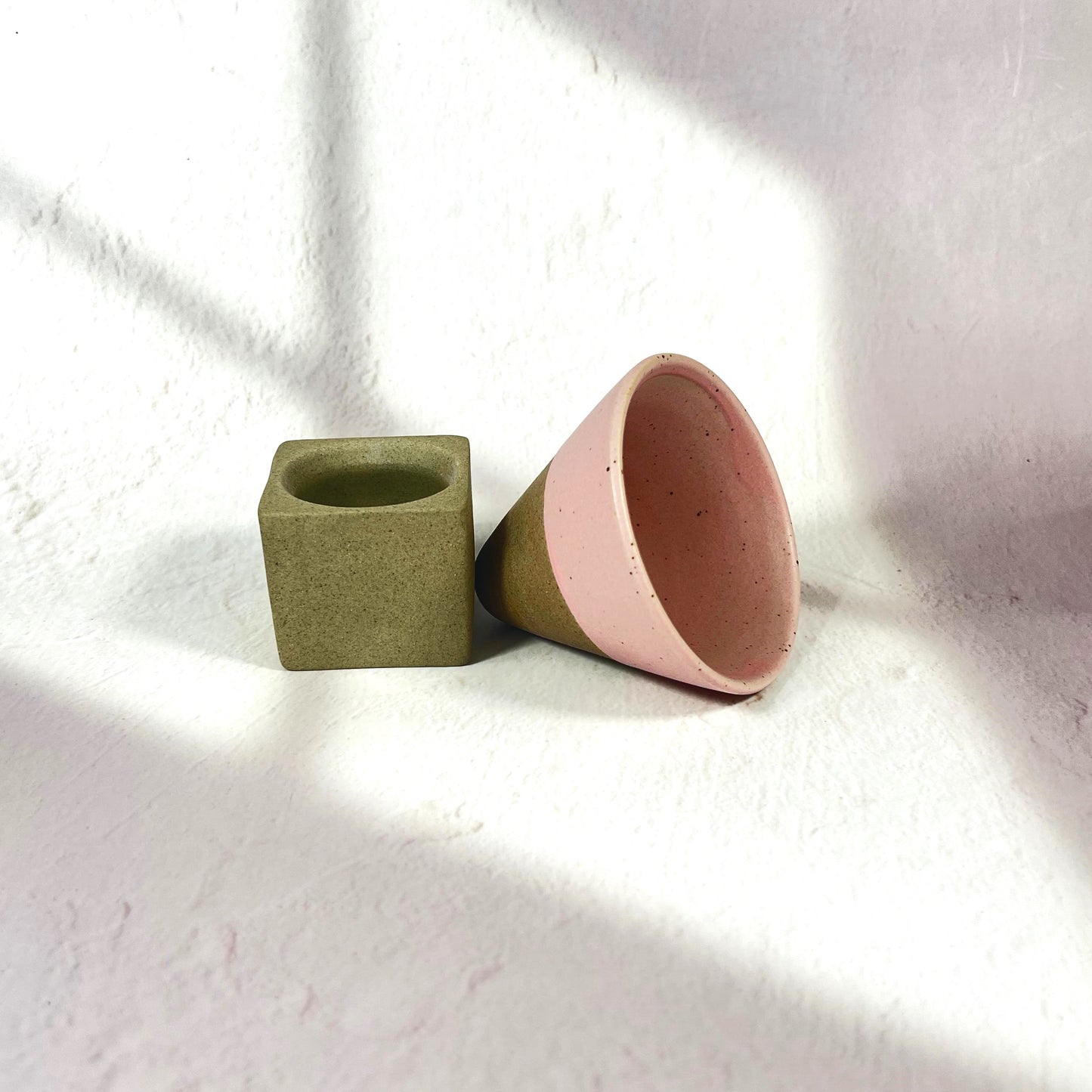 CONICAL SHAPED TEA CUP WITH HOLDER 100ML/PINK