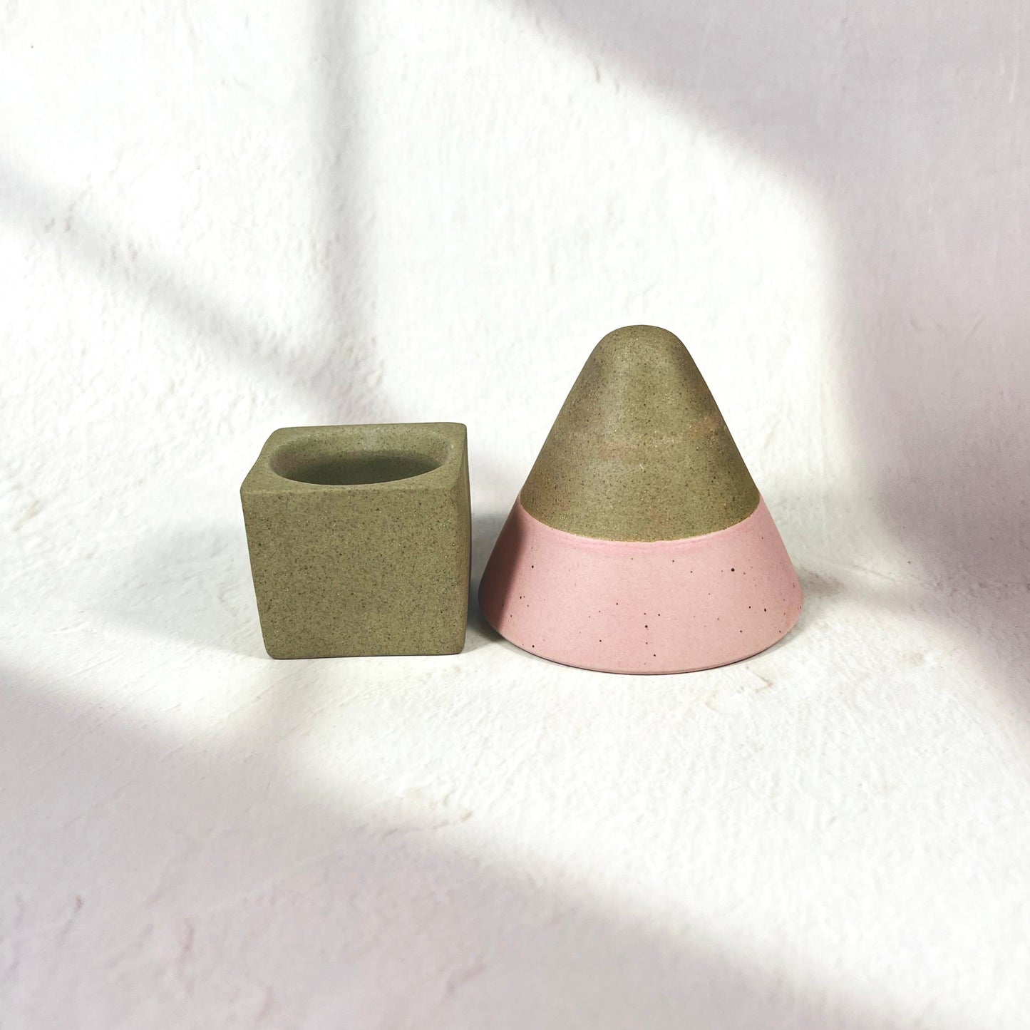 CONICAL SHAPED TEA CUP WITH HOLDER 100ML/PINK