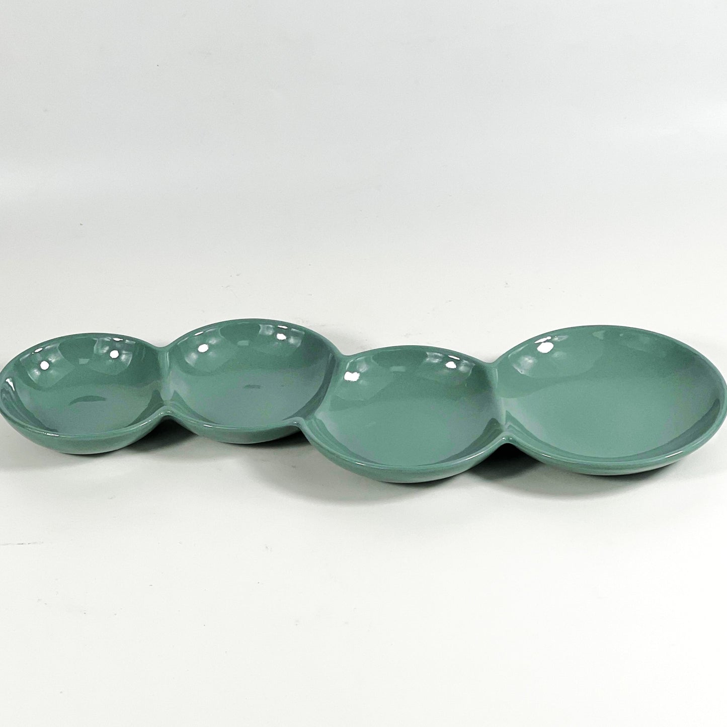 GREEN FOUR-COMPARTMENT PLATE