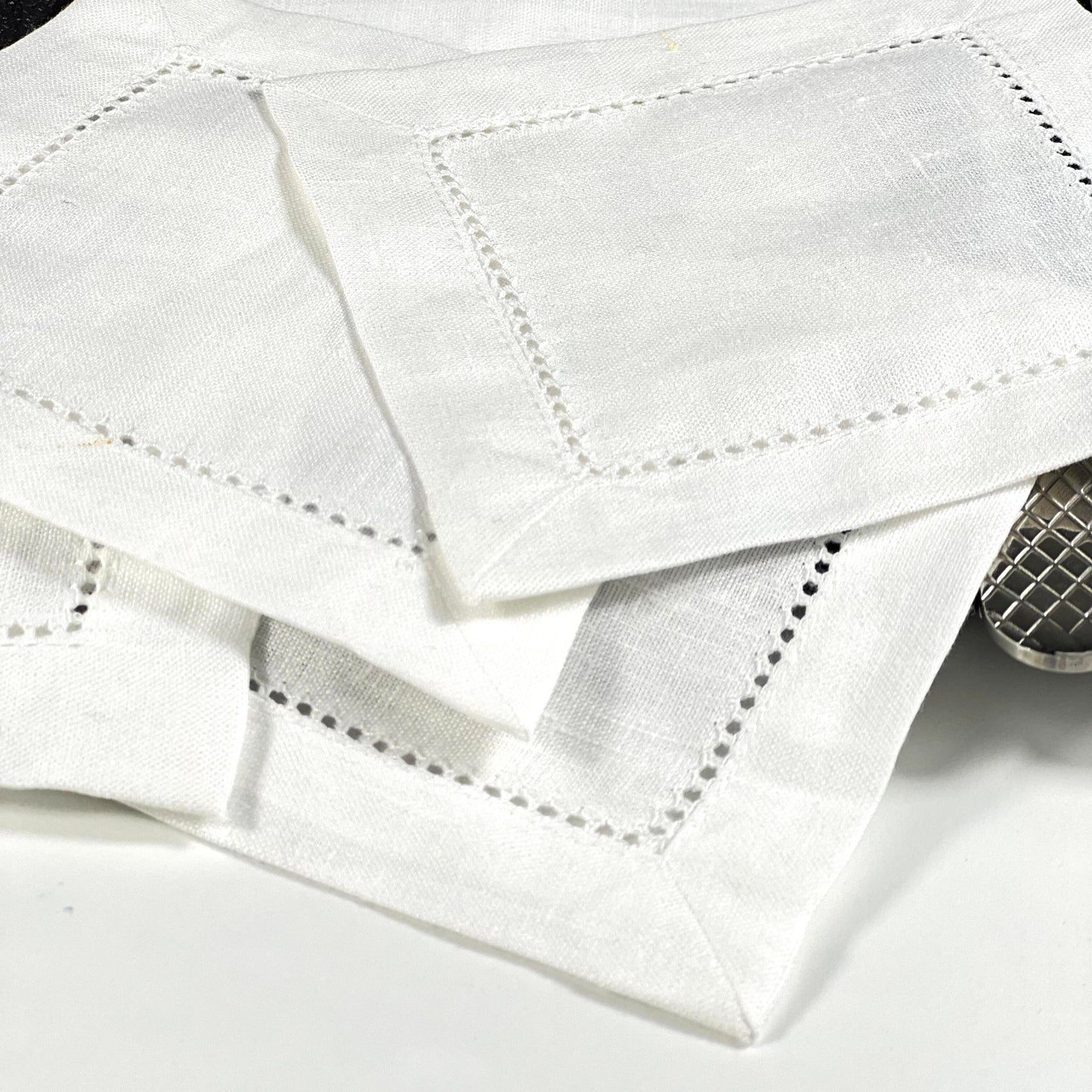HEMSTICH WHITE LINEN COASTER