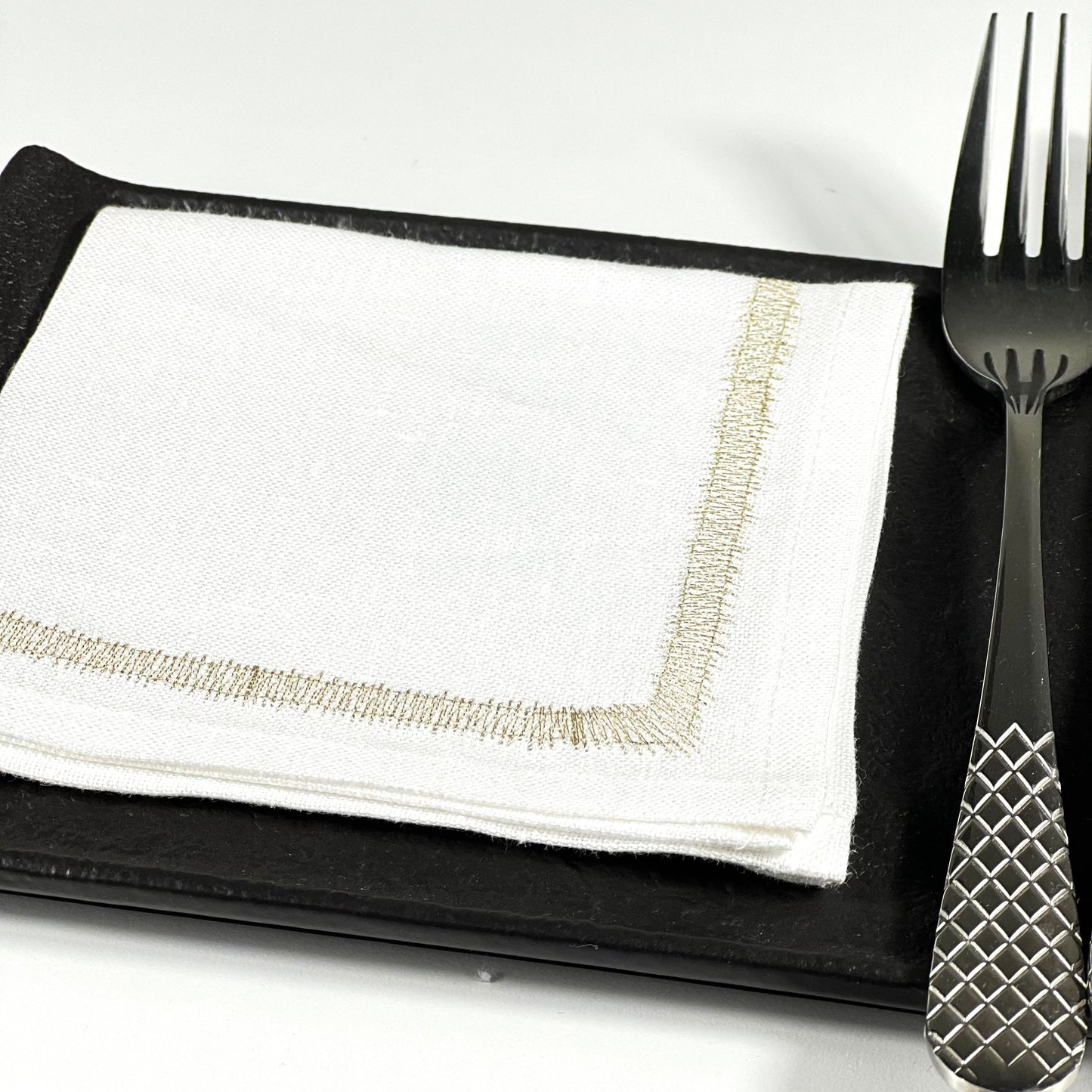 FLUFFY METALIC GOLD-WHITE LINEN COCKTAIL NAPKIN