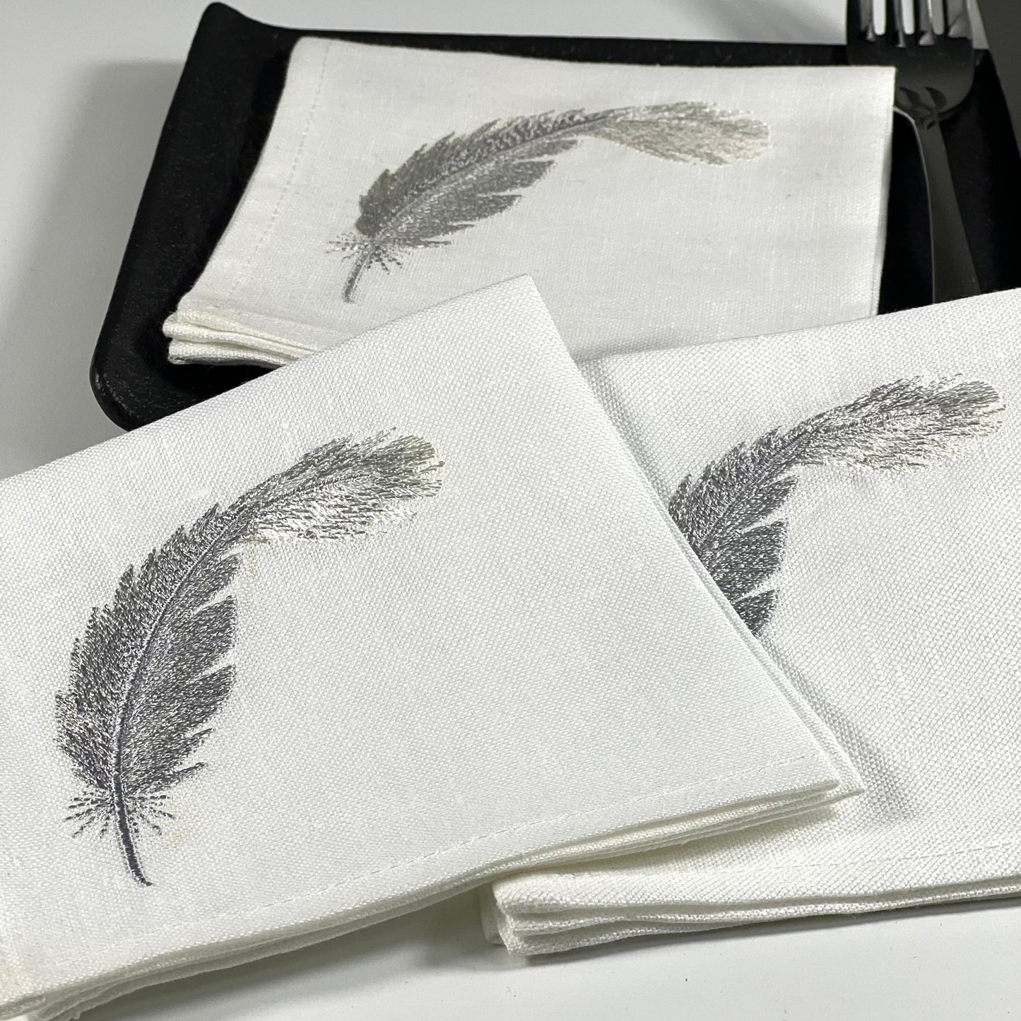 FAETHERS SILVER-WHITE COCKTAIL NAPKIN