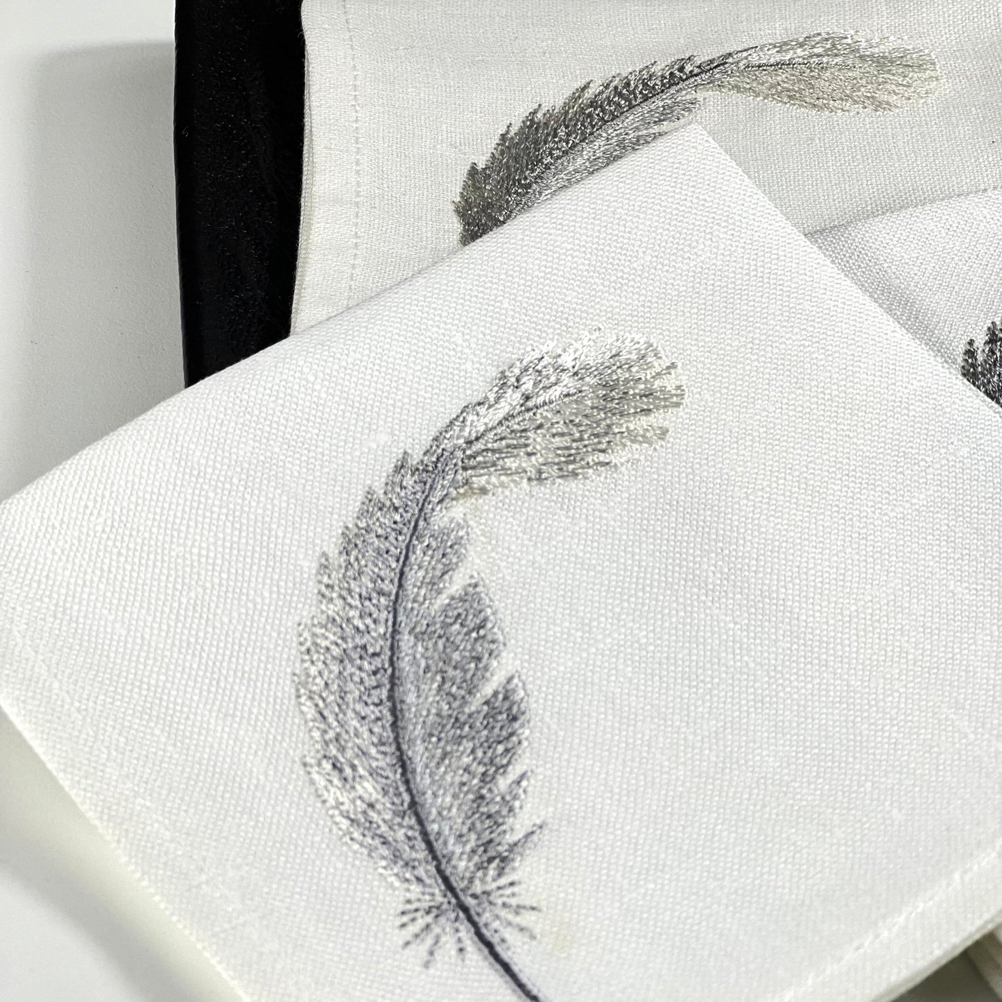 FAETHERS SILVER-WHITE COCKTAIL NAPKIN