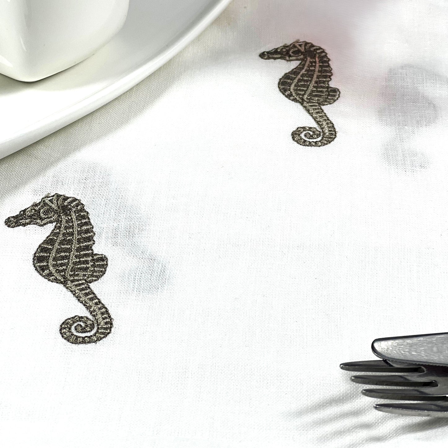 SEA HORSE HEMSTICH BEIGE-WHITE LINEN RUNNER