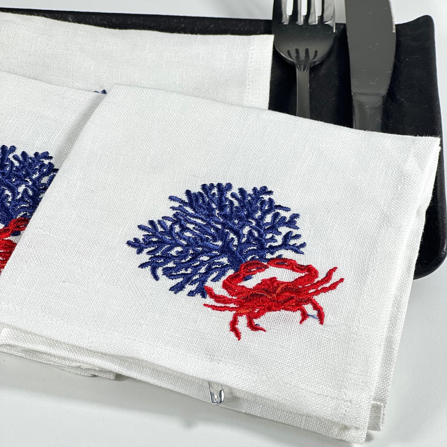 CRAB CORAL-WHITE LINEN COCKTAIL/NAPKIN