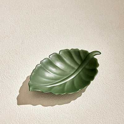 LEAF 1 CERAMIC DECORATIVE PLATE MAdd a natural touch to your home with the Leaf 1 Ceramic Decorative Plate. This beautifully crafted plate brings the elegance of nature indoors with its delicate leaCeramic Plate