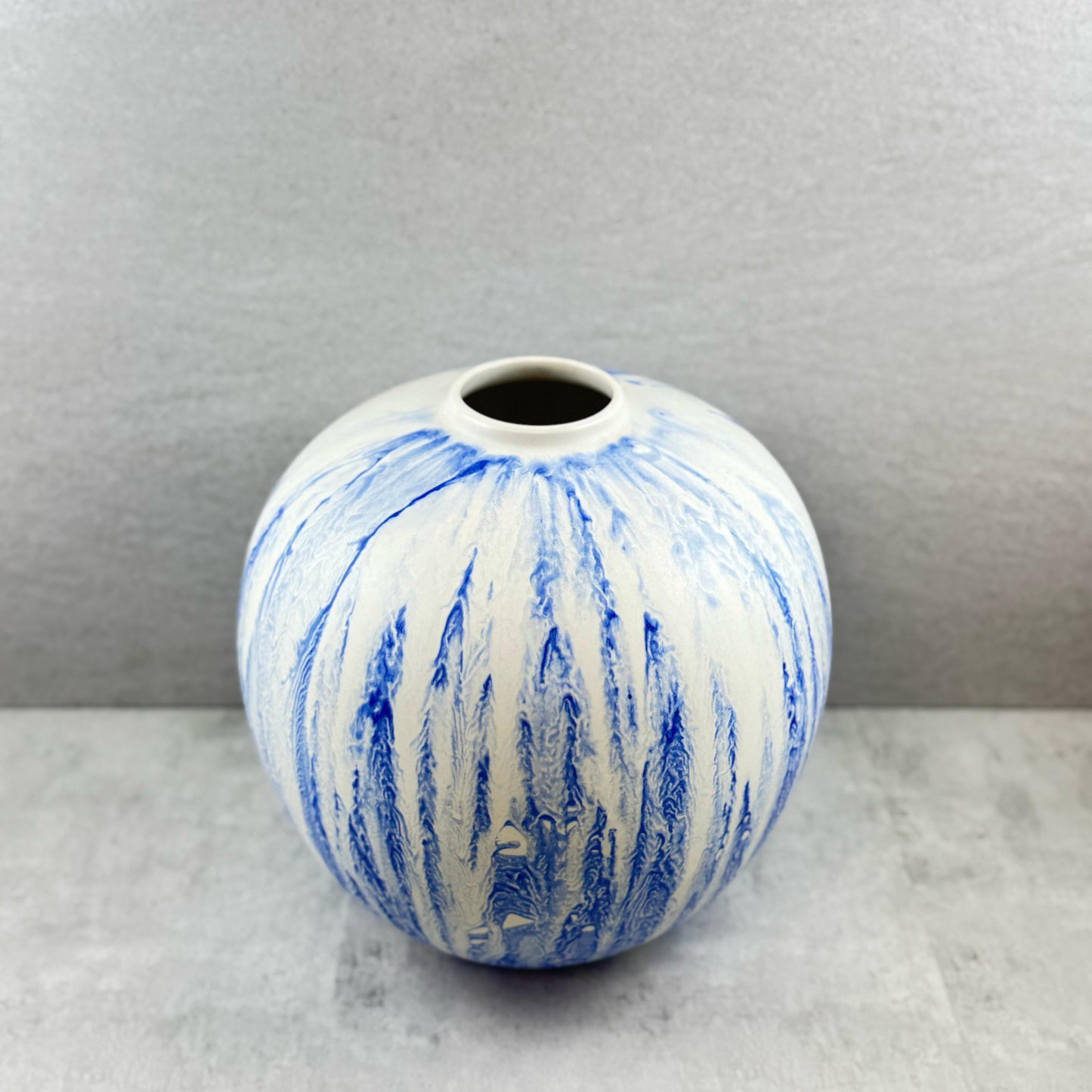 HANDMADE PAINTING POT 35*30 CM