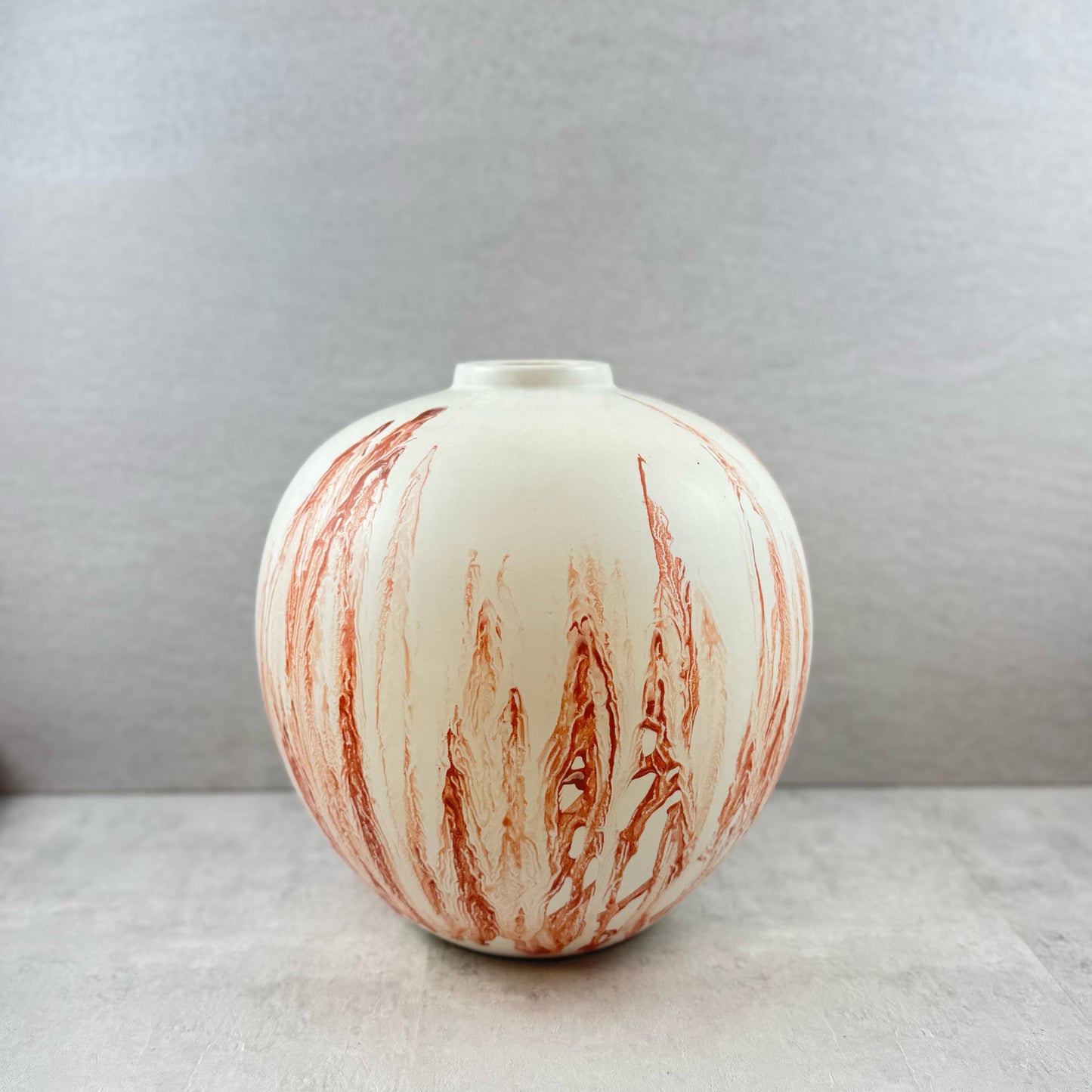 HANDMADE PAINTING POT 35*30 CM