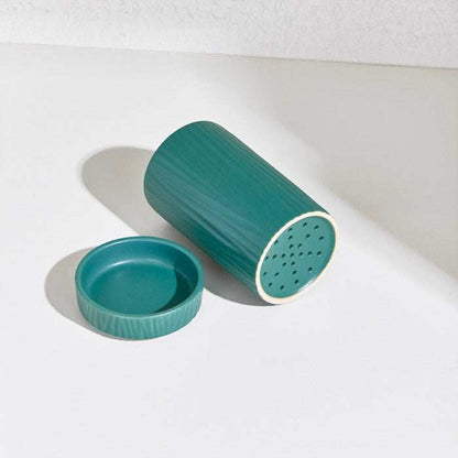 CERAMIC UTENSIL HOLDER - GREENOrganize your kitchen in style with this elegant green ceramic utensil holder! Designed with a modern ribbed texture and a practical draining base, this set of two iCeramic Utensil