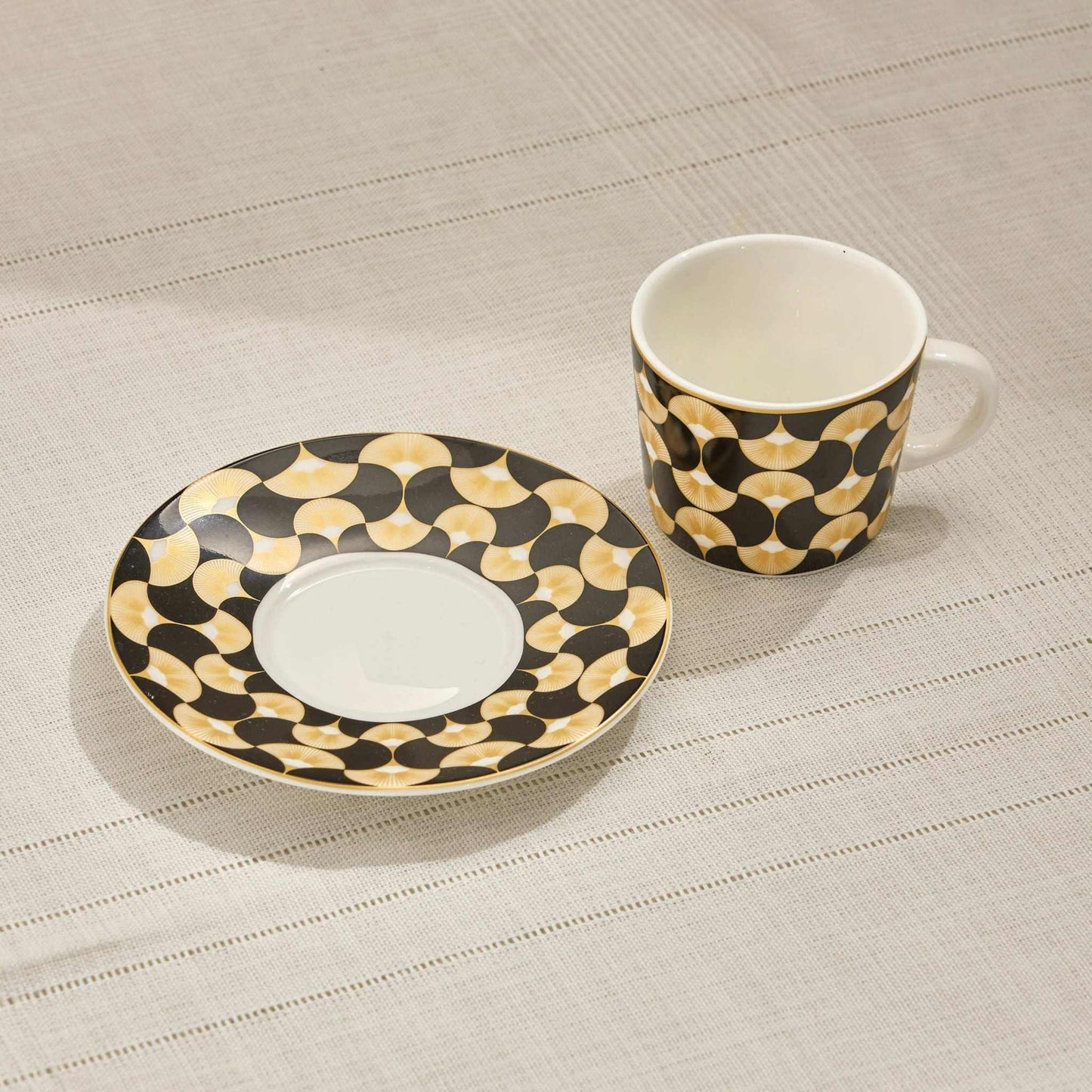 SENSU PORCELAIN ESPRESSO CUPElevate your espresso experience with our SENSU PORCELAIN ESPRESSO CUP, a perfect blend of elegance and nature-inspired charm. These cups feature a delicate oceanic CUP AND SAUCER