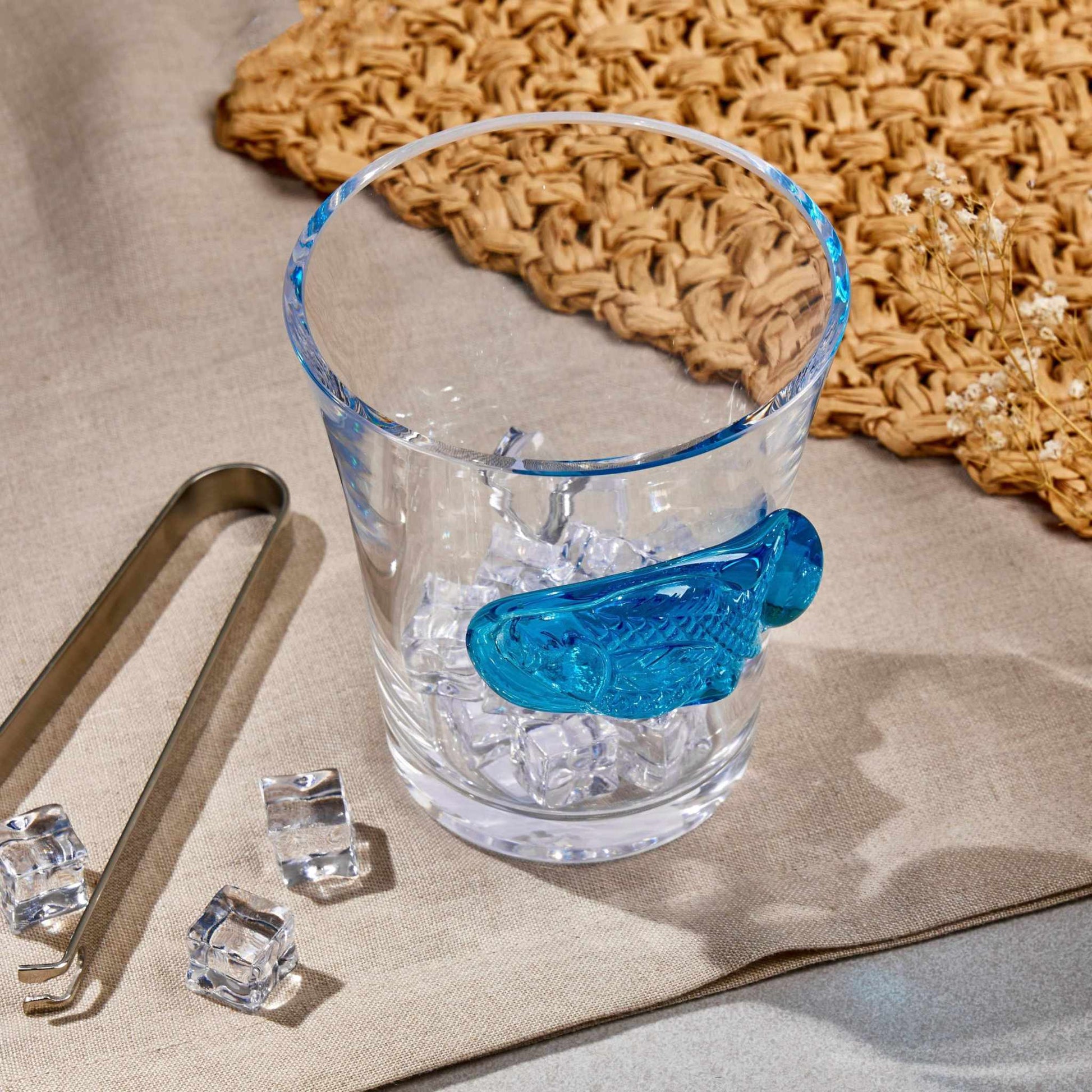 FISH SEALED GLASS - TURQUOISE BLUEElevate your decor with this stunning Sealed Glass Fish in Turquoise Blue. A blend of modern elegance and aquatic charm, it's perfect for adding a unique touch to yoGlass