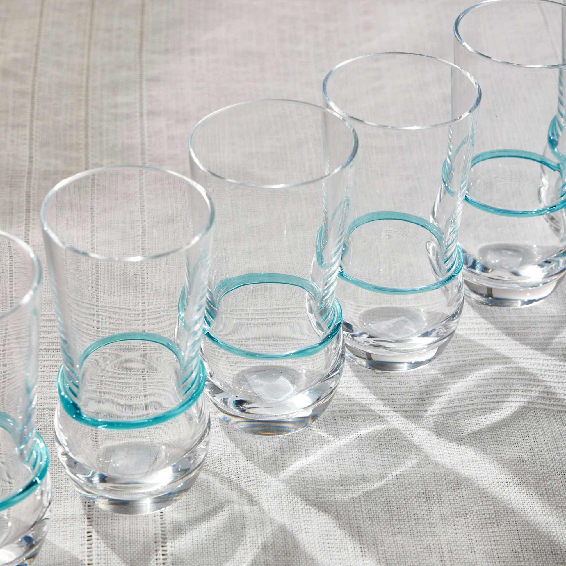 OMNIA TEA SET - 6 PIECEElevate your beverage experience with the elegant Glass Set. This collection features gracefully curved glasses, perfect for serving tea, cocktails, or other beveragGlass