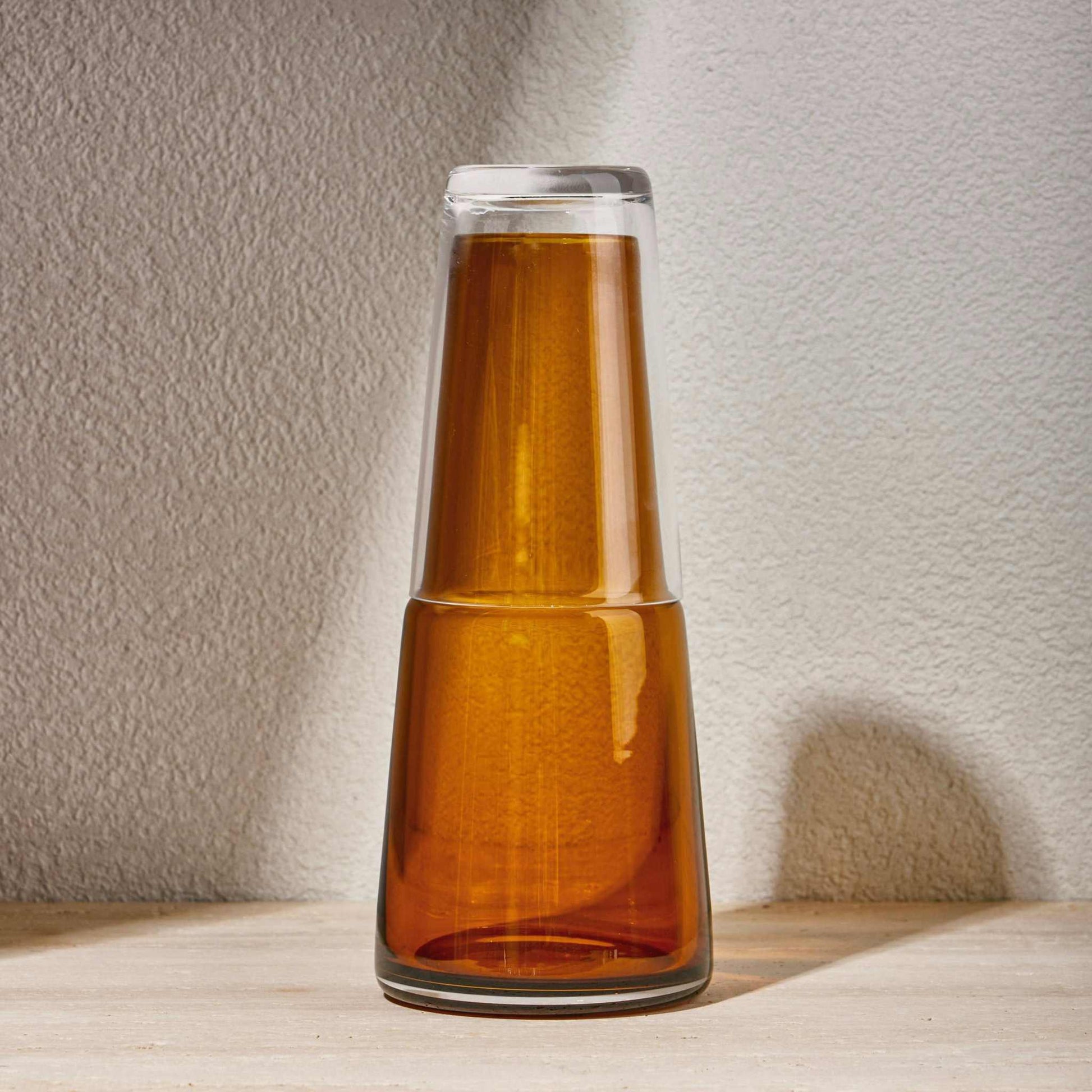 NIGHT WATER SET 750 ML - AMBERElevate your bedside or tabletop with the Amber Night Water Set in a captivating turquoise hue. Designed for both style and function, this sophisticated set includesBottle