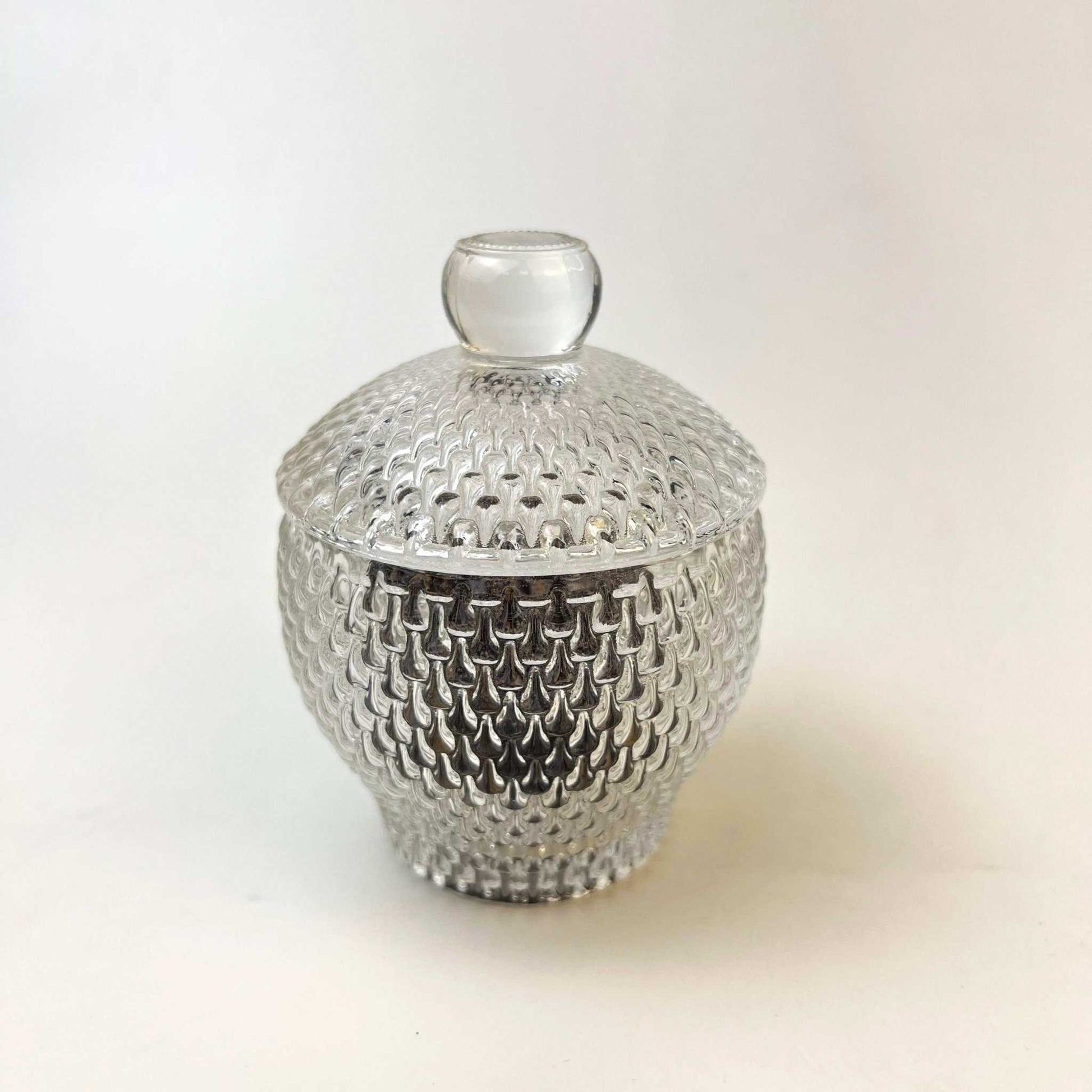 BELLA SUGAR BALL 9 CMElevate your table setting with the Bella Sugar Ball, a beautifully crafted glass container designed to add a touch of sophistication to your home. Featuring a delicGlass