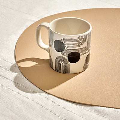 GRAPHIC LINE PORCELAIN mug with black-and-gray abstract design featuring flowing lines and geometric dots, 390 CC.