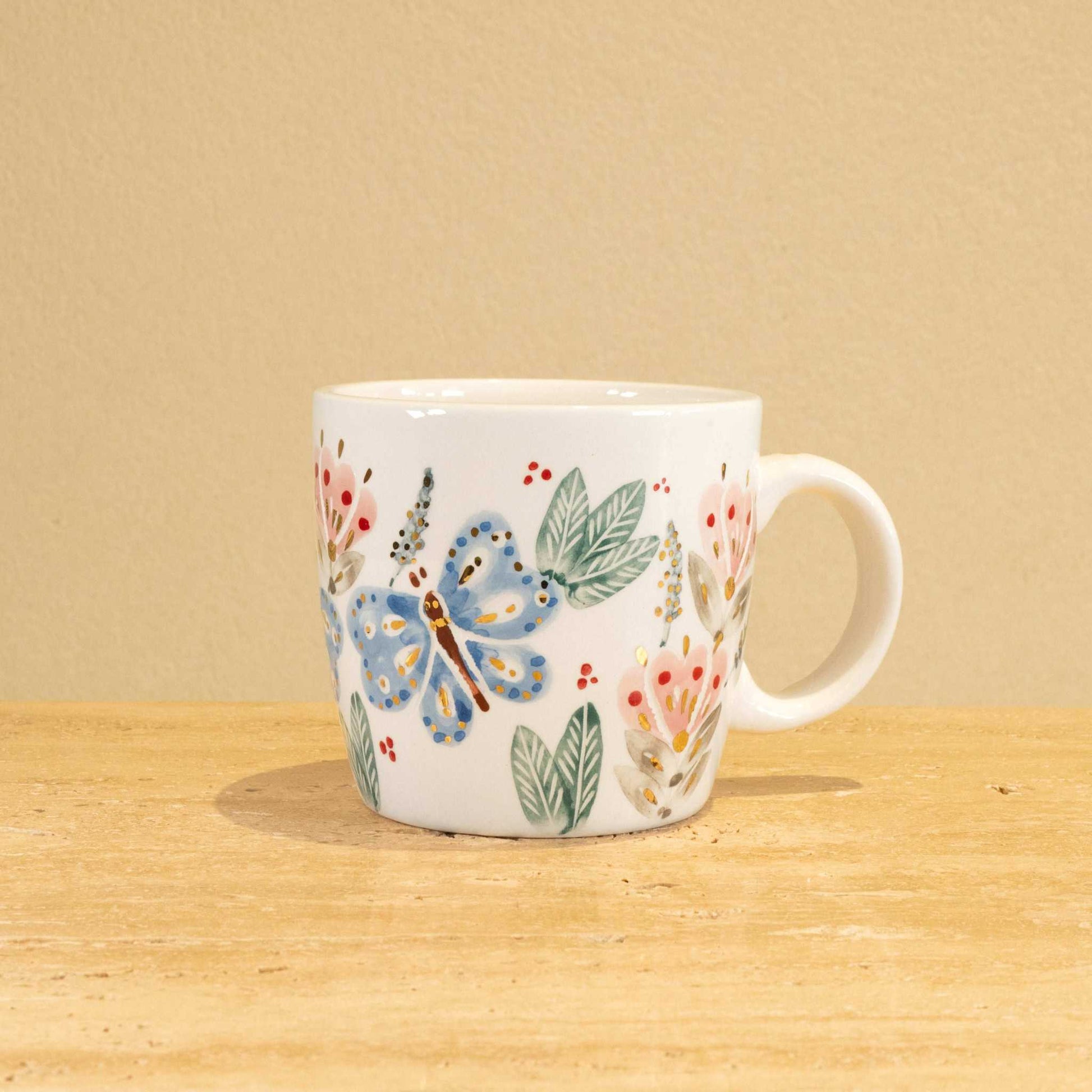 Personalized handmade ceramic mug with gold-plated letter "D" and floral design.