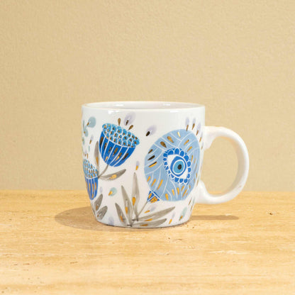 Personalized handmade ceramic mug with gold-plated letter "F" and floral design.