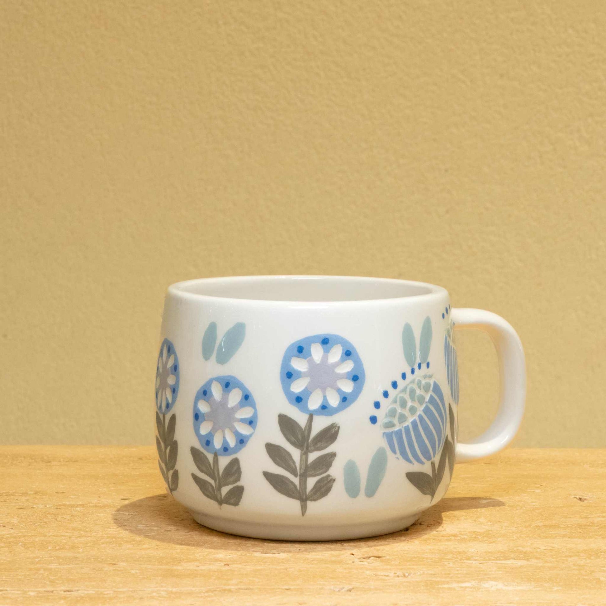Personalized gold monogram ceramic mug with floral design, "Best Dad" lettering.