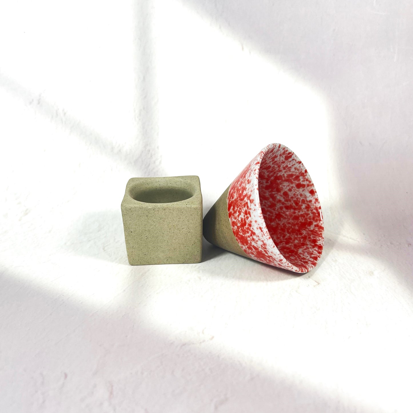 CONICAL SHAPED TEA CUP WITH HOLDER 100ML/RED