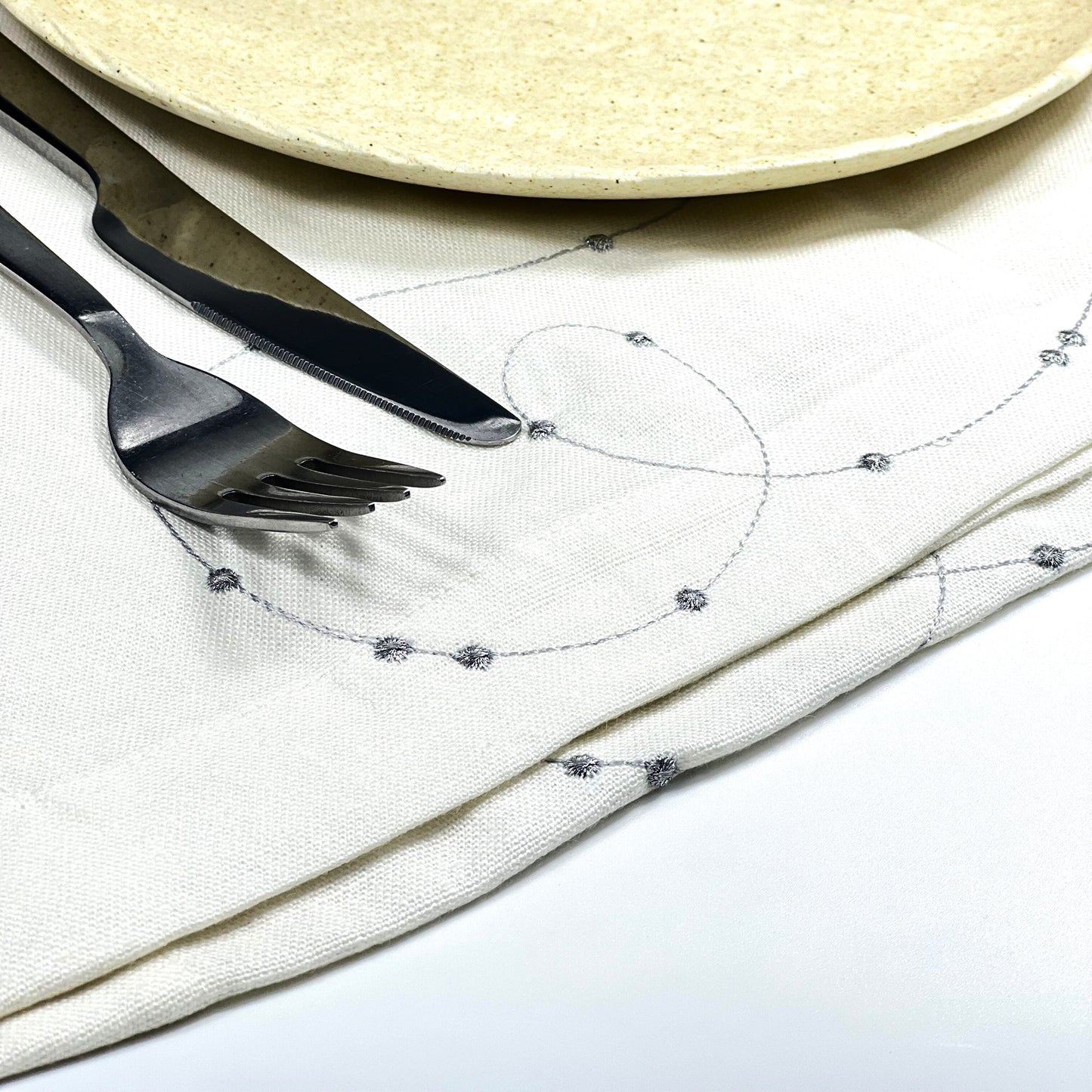 RAIN DROP SILVER LINEN RUNNER