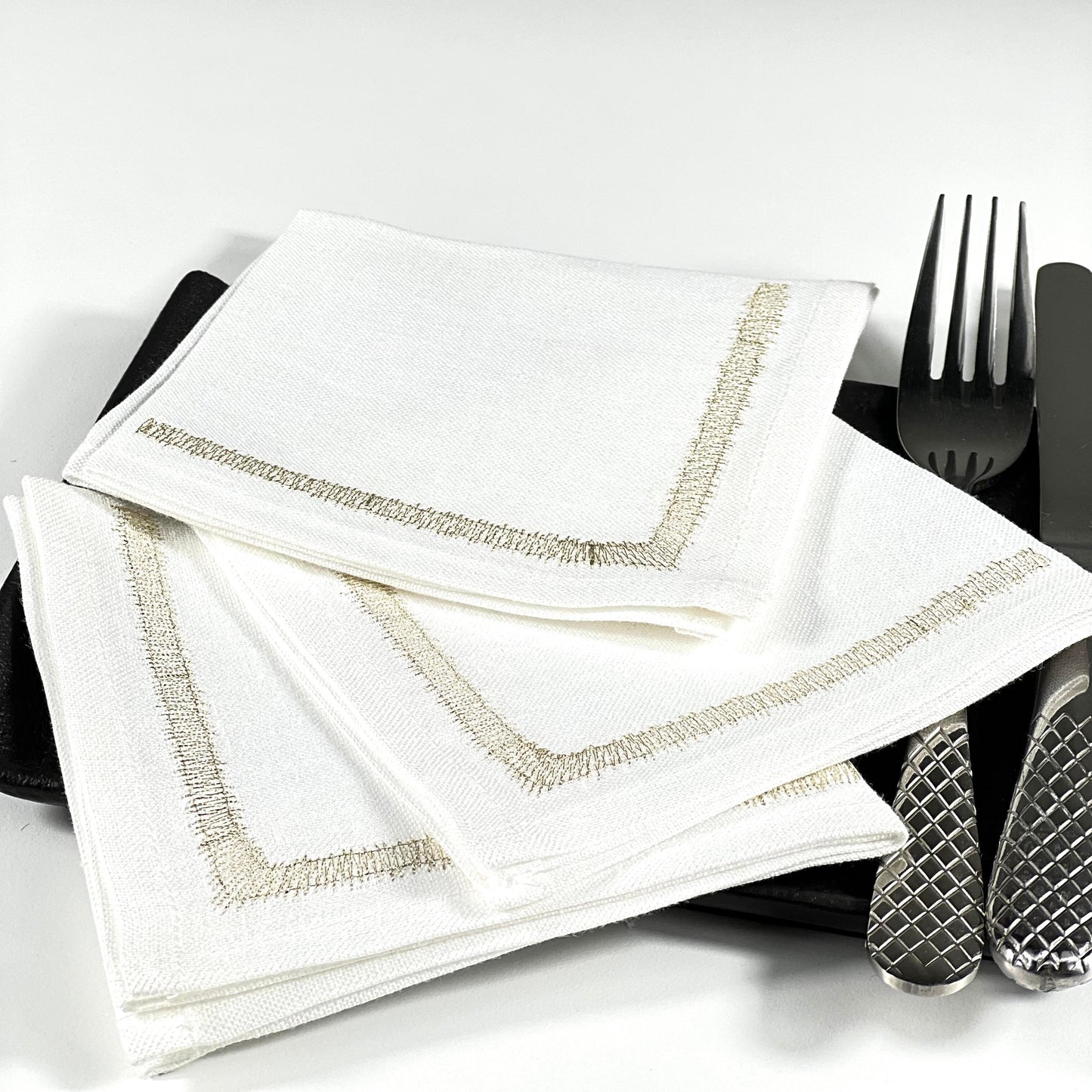 FLUFFY METALIC GOLD-WHITE LINEN COCKTAIL NAPKIN