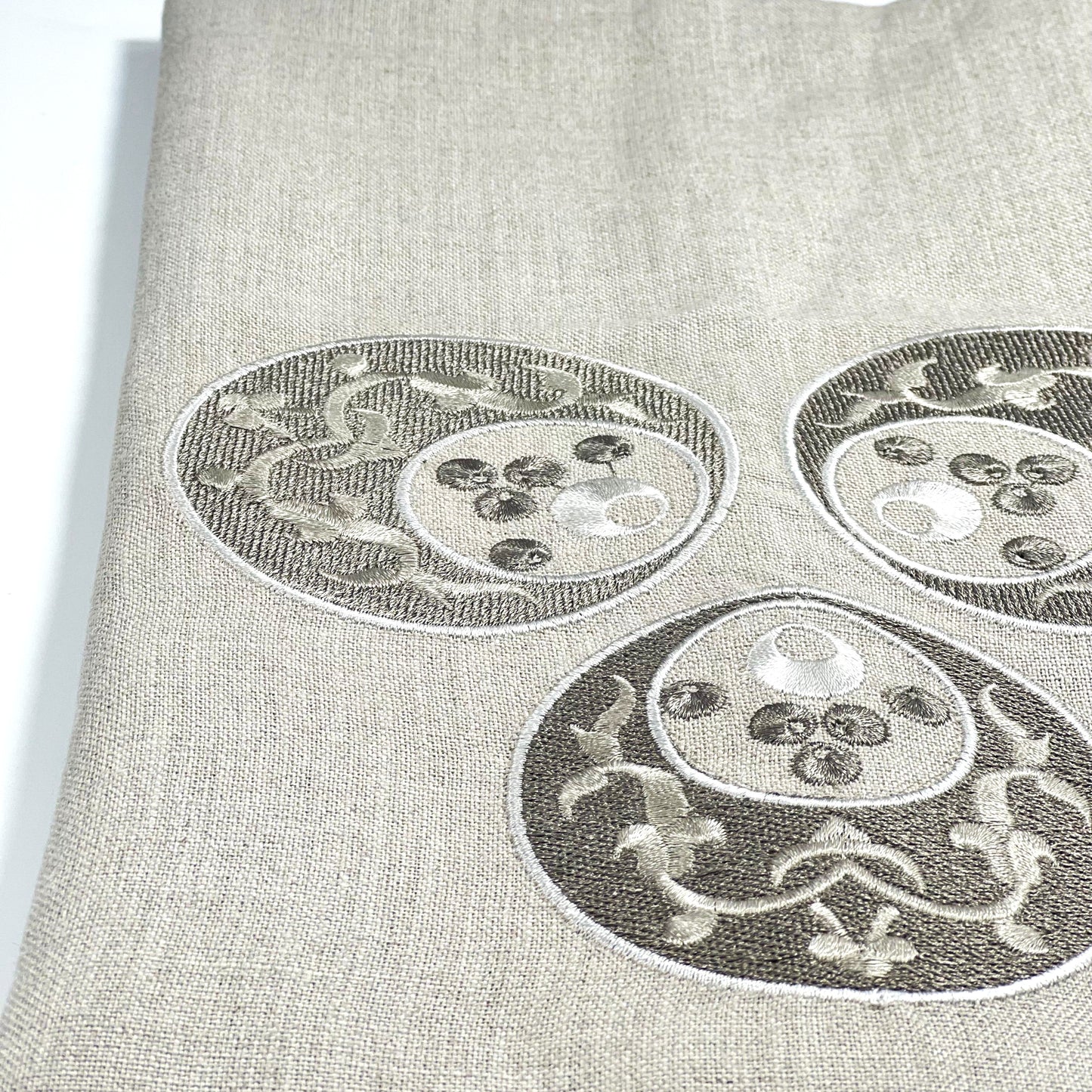 CHINTEMANI BEIGE-NATURAL LINEN RUNNER