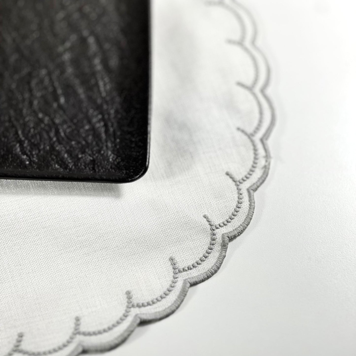ALPHA GRACE POLYSTER  WHITE 45X45CM SET OF 4