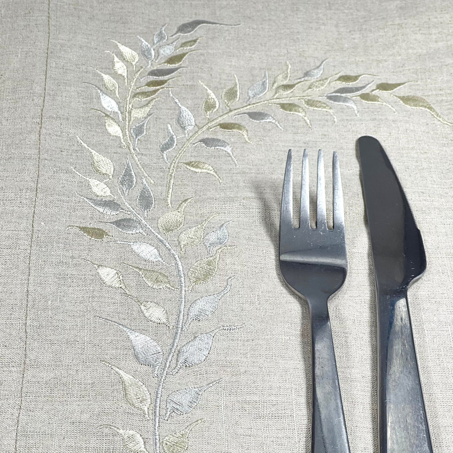 LEAVES ON A BRANCH / NATRUL LINEN TRAYLINER SET OF 2