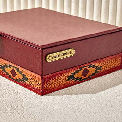 LEATHER BOX HONEY GOLDElevate your storage with this exquisite Leather Box in Honey Gold, a perfect blend of elegance and functionality. Crafted from premium-quality leather, this box feaLeather Bag