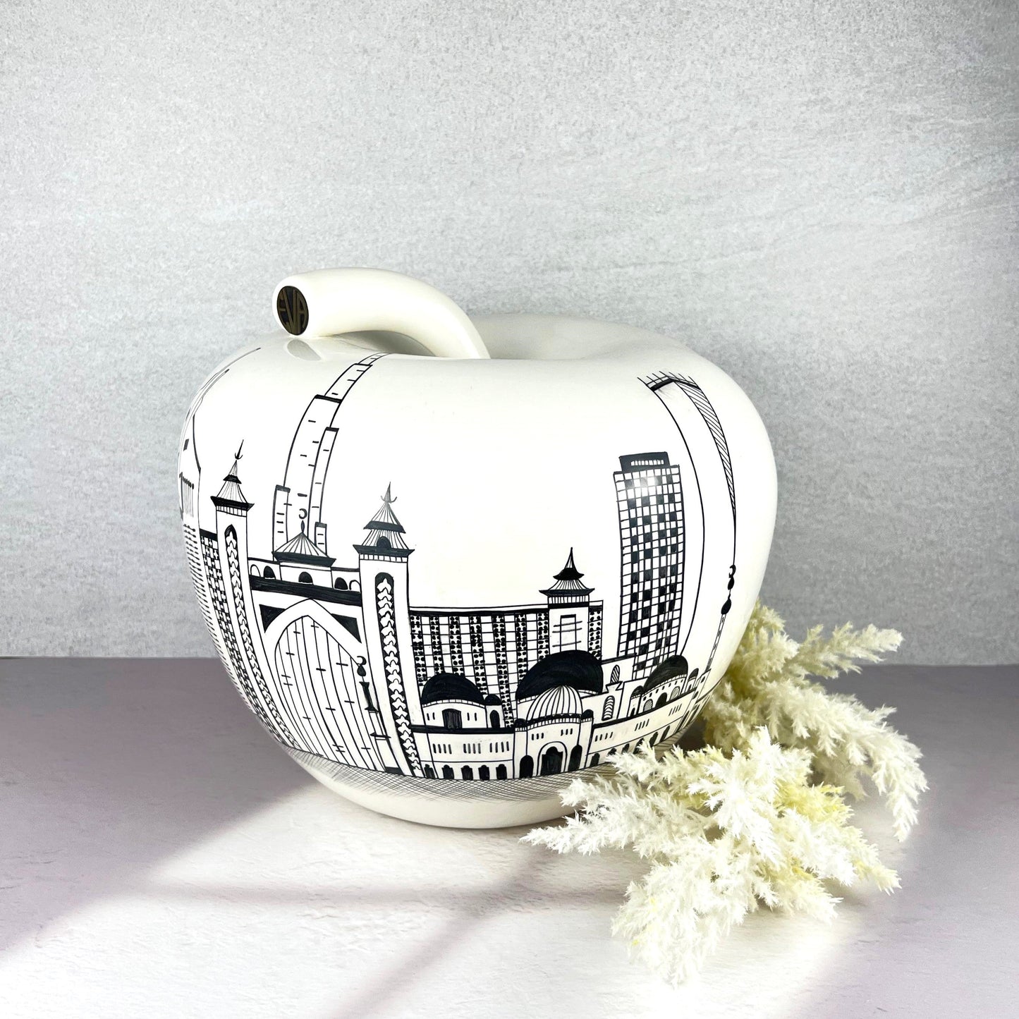 EVA/DUBAI - APPLE SHAPED MONEYBOX BIG